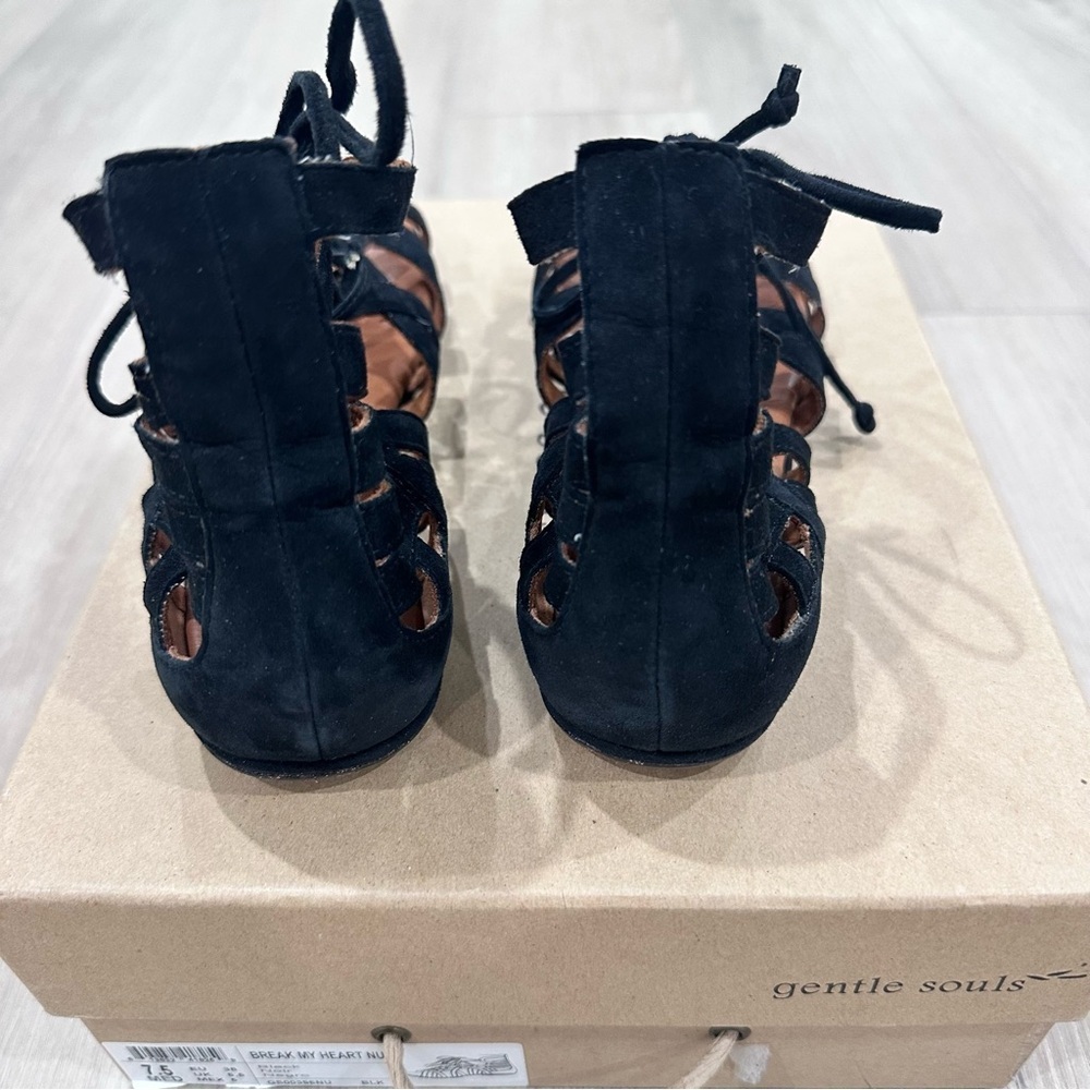 Gentle Souls break my heart flat cage tie front suede sandal black size 7.5 - Picture 7 of 9